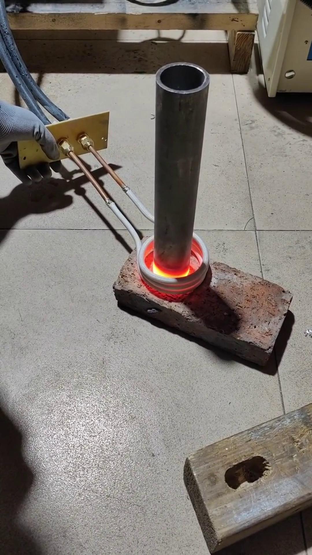 鋼管熱封頭測試， 高頻香蕉视频污版加熱設備升溫速度快 不小心直接融化了 高頻封口機