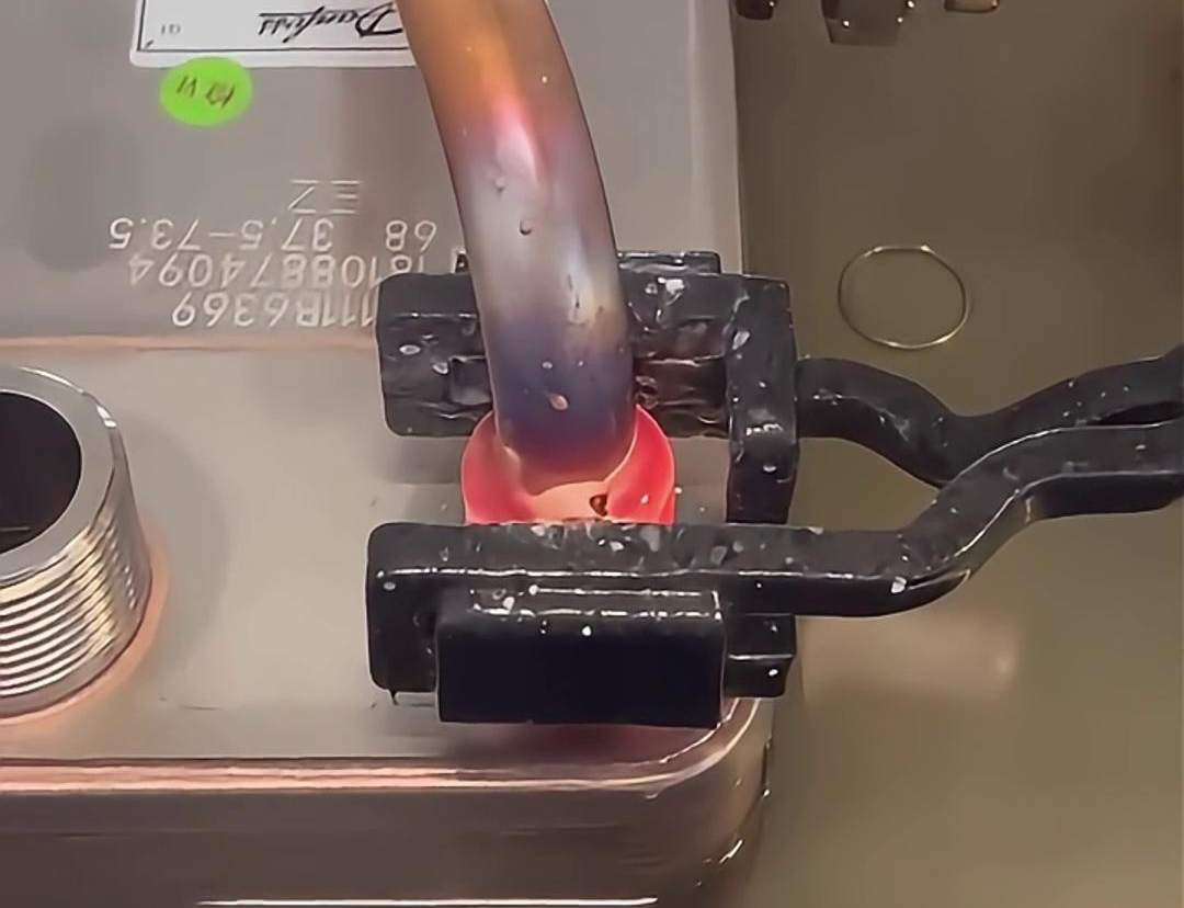 手持式高頻焊機，它在散熱器銅鋁焊接領域表現出色