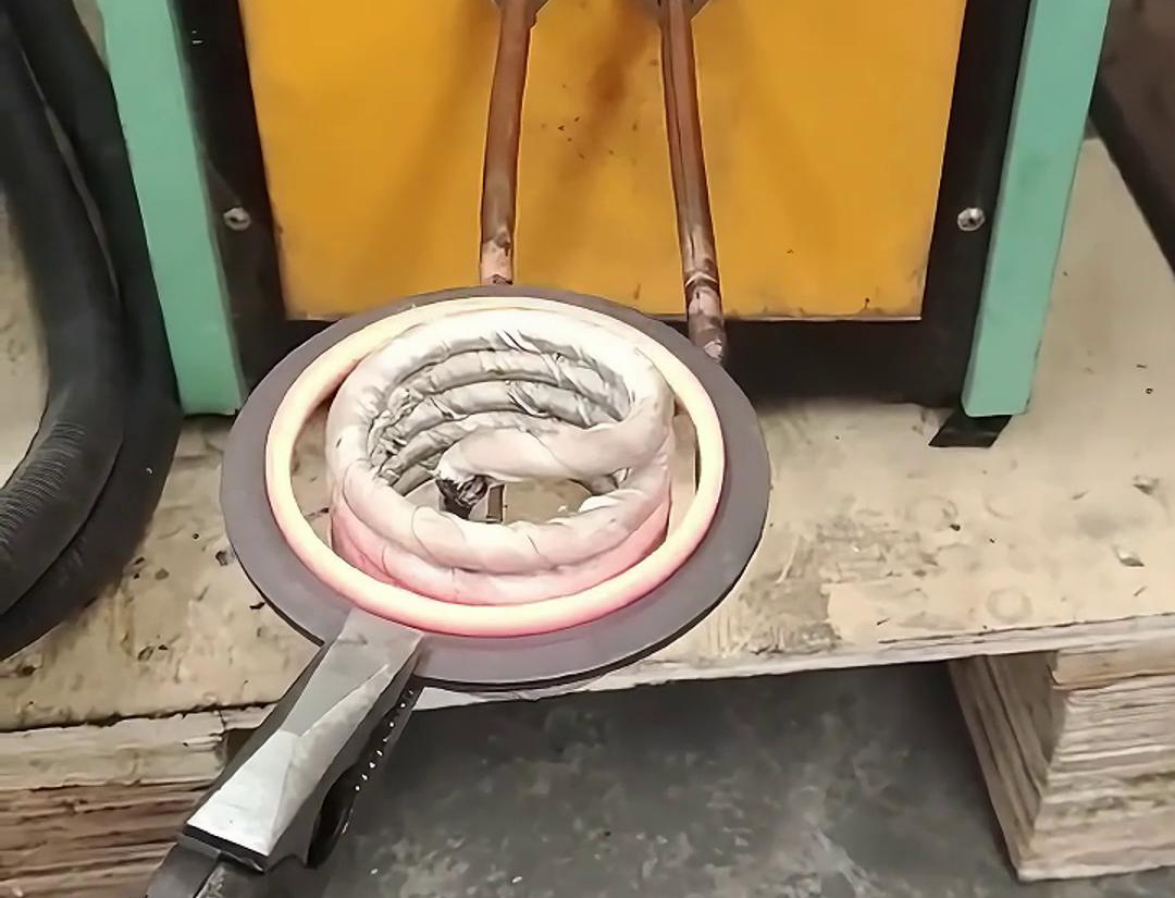 內孔加熱，就用高頻加熱機，因為它隻要220V電壓