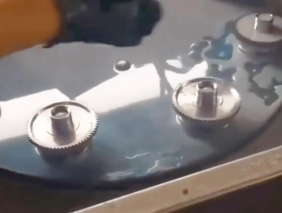 多工位齒輪淬火機床可以同時對多個齒輪進行淬火處理，