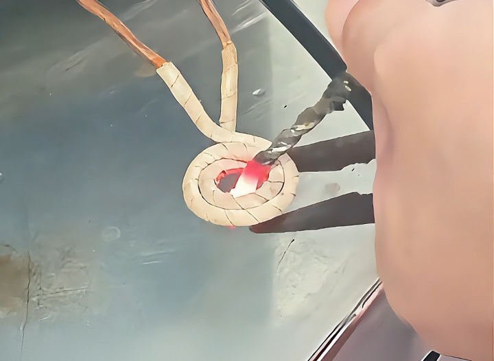 高頻加熱機熱拆舊鑽頭：效率驚人，輕鬆分離貴重合金