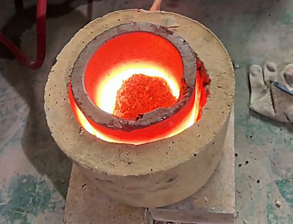 廢銅熔煉新標杆:海瑞拓中頻熔煉爐,高效環保雙在線(圖2) 廢銅熔煉新標杆:海瑞拓中頻熔煉爐,高效環保雙在線(圖2)