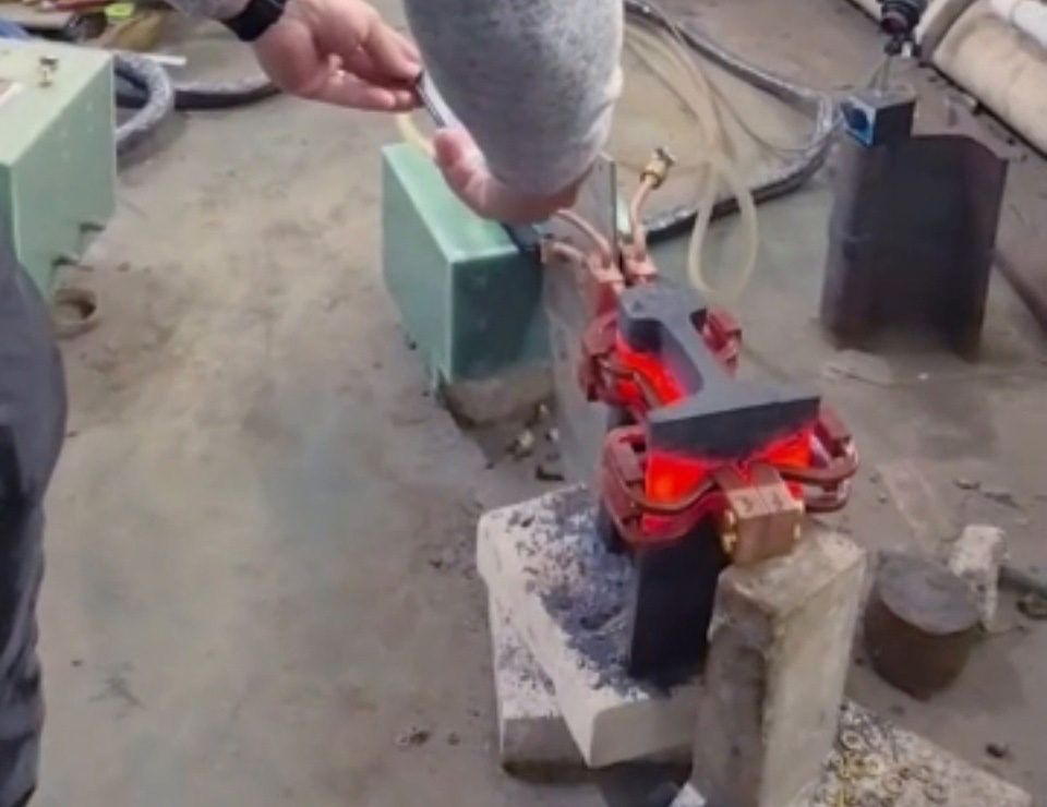 鋼軌正火工藝升級！海瑞拓中頻加熱機，高效賦能軌道鋼提質降本